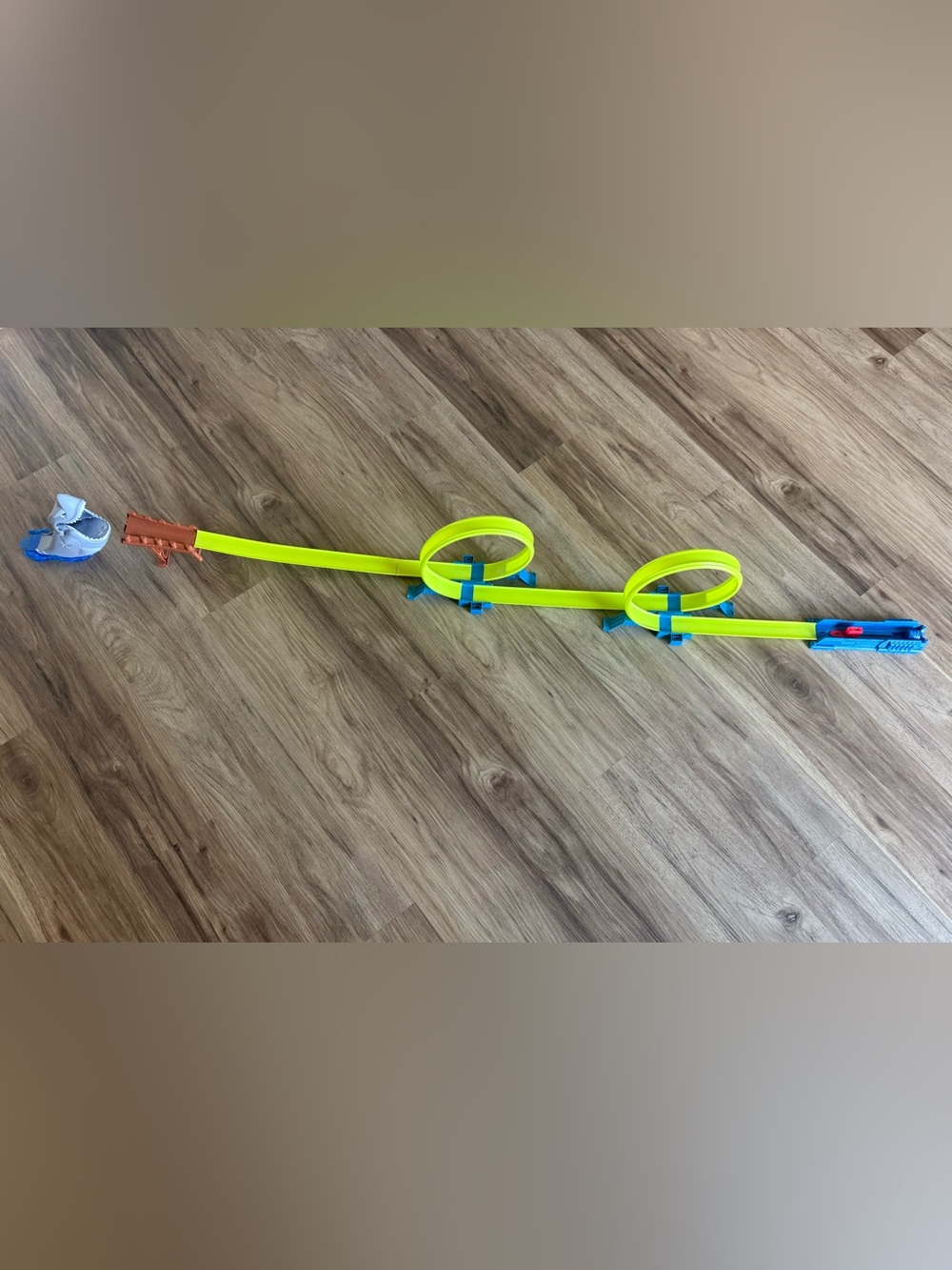 Hot Wheels Shark Attack Race Track